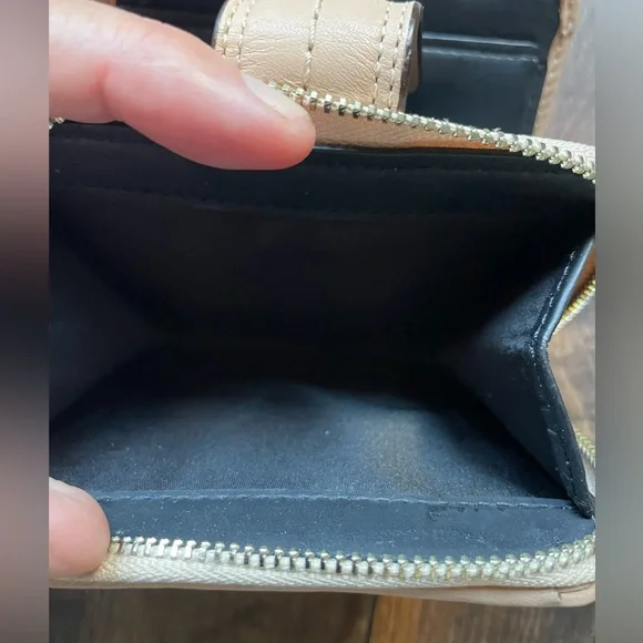 🖤Coach Patent Leather Black and Tan Wallet🖤 - Picture 5 of 7